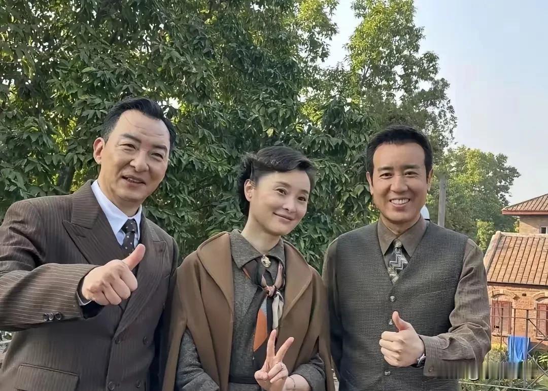 大家发现没？

郝平与张晞临有一个过人之处

值得娱乐圈所有明星学习，那就是：戏