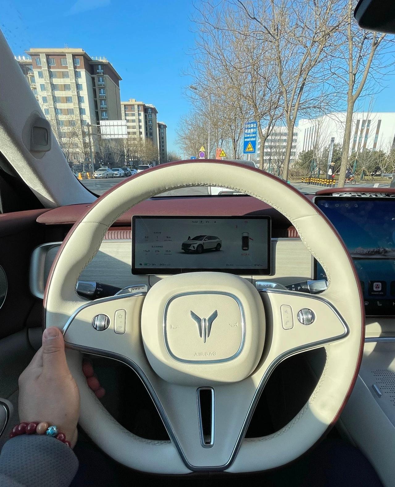 试驾完岚图知音，真的如鲠在喉，不吐不快！新款的岚图知音并不适合所有人，到底谁适合