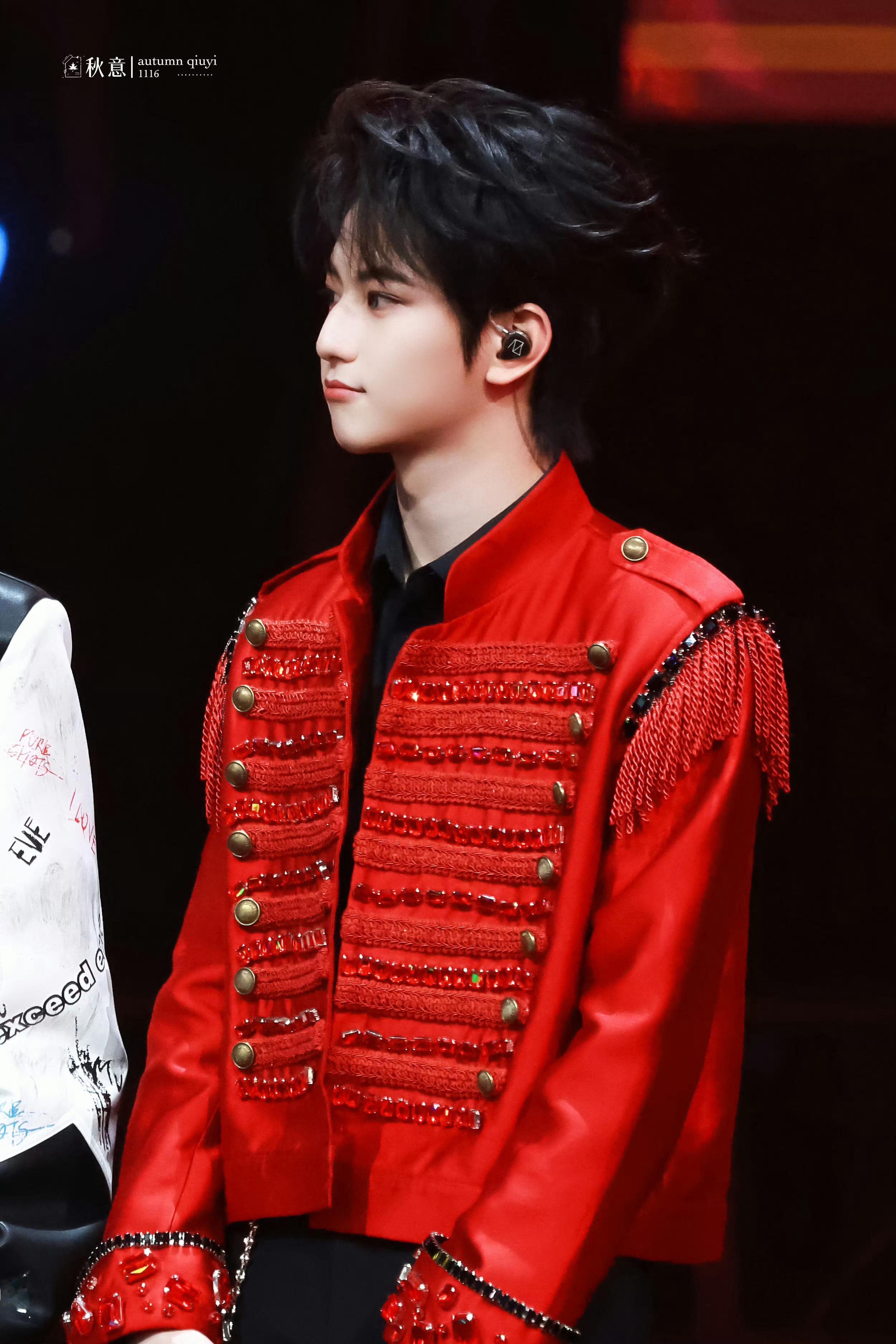 穆祉丞小穆骑士好喜欢的手写卡背💧“小穆骑士到！”“大家不用担心！我会摆平一切困