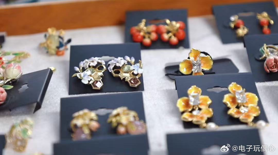 通勤党也能get的百元宫廷美学从韩国工厂打工妹到非遗传承人，巧手改良传统珐琅，去