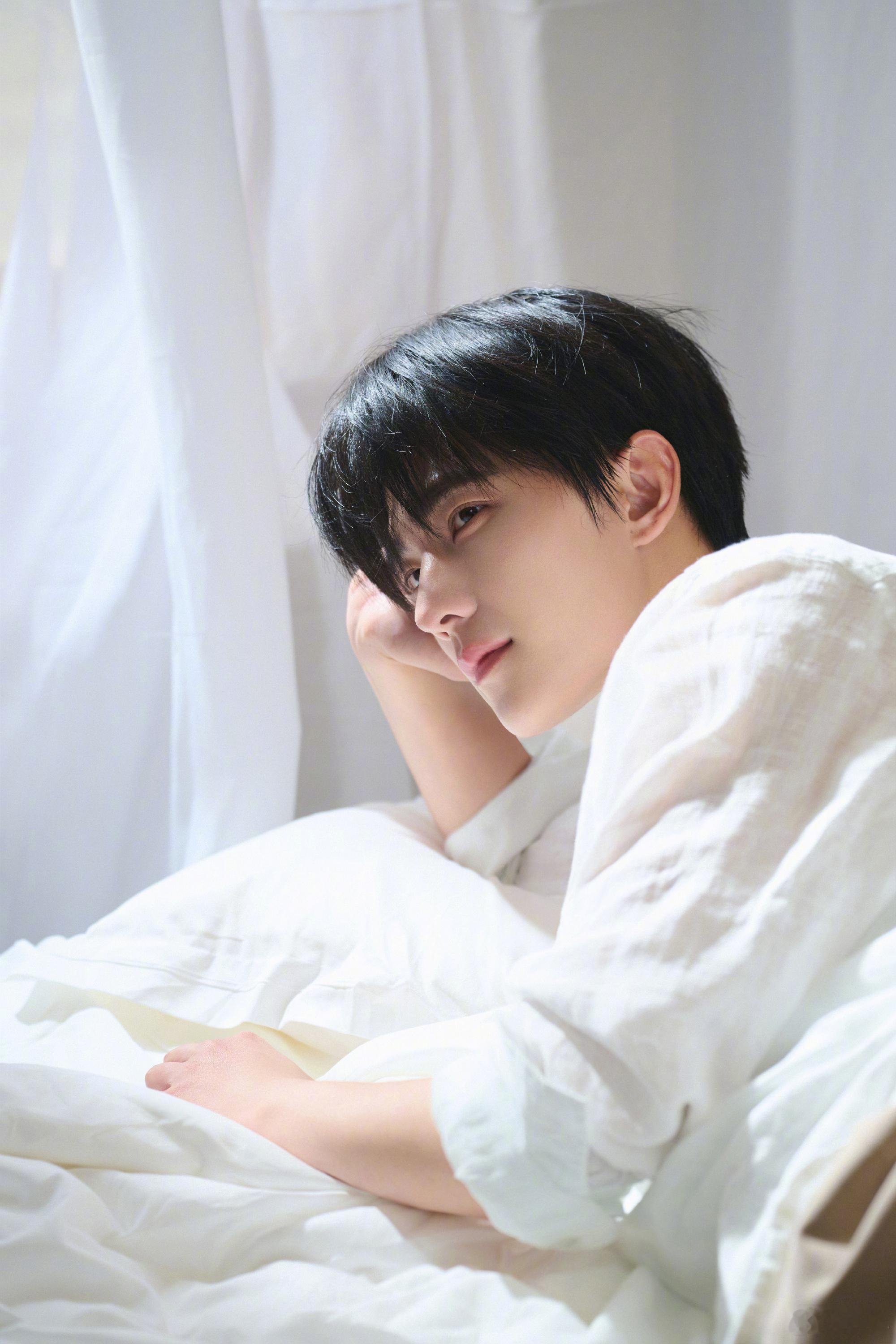 杨洋花少2表情包时隔11年，《花儿与少年2》因杨洋的“零心眼”表现再度翻红，他各