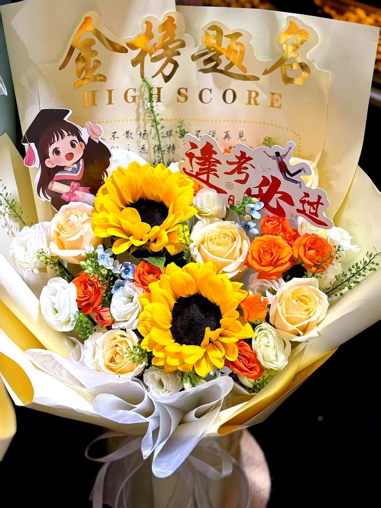 铃声落下那刻，校门外竟像周末散学。
没有横幅的海，没有“金榜题名”的花瀑，朋友圈