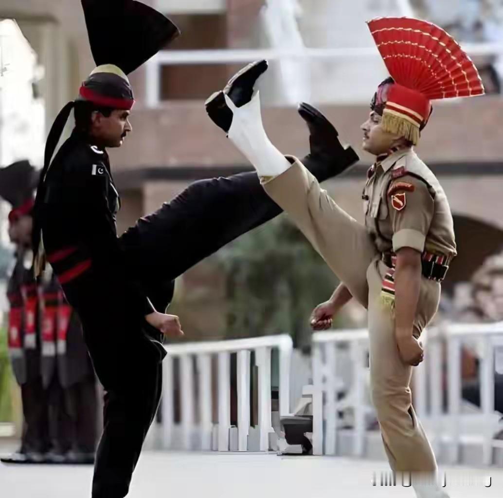 听起来让人愤怒无语！有个的印度人在西安开了家飞饼店，表面卖飞饼，背地里倒腾工作签