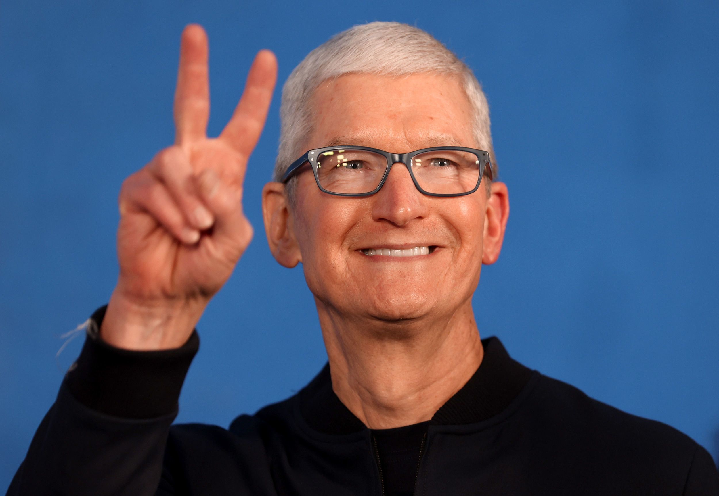 对于用户来说，iPhone 17上高刷，上全天候显示，开心。对于库克来说，复用 