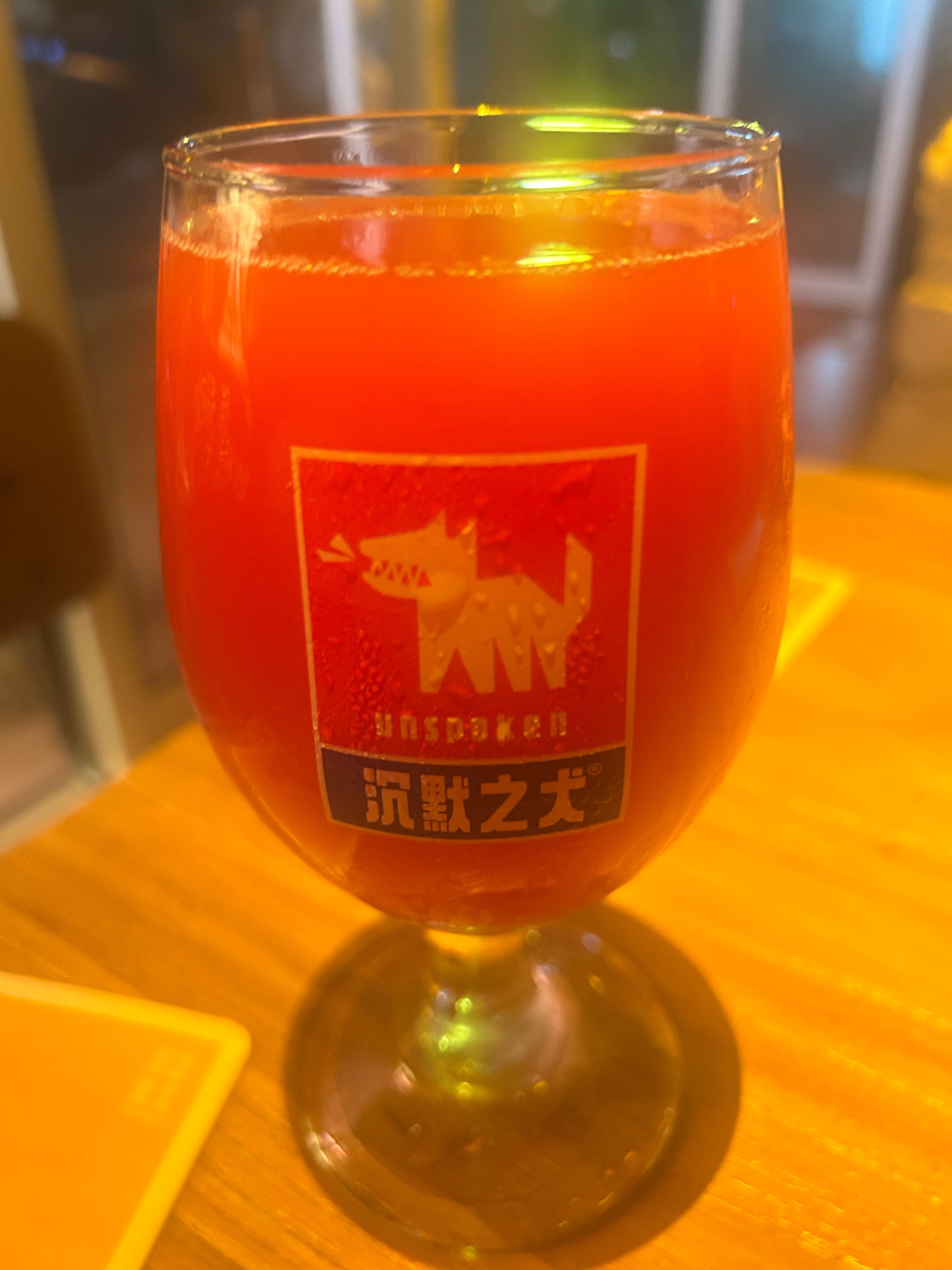 微醺时刻 1. 桔气狗2. 黄桃酸艾尔3. 芒狗又被送了酸菜，这次的理由是欢迎我