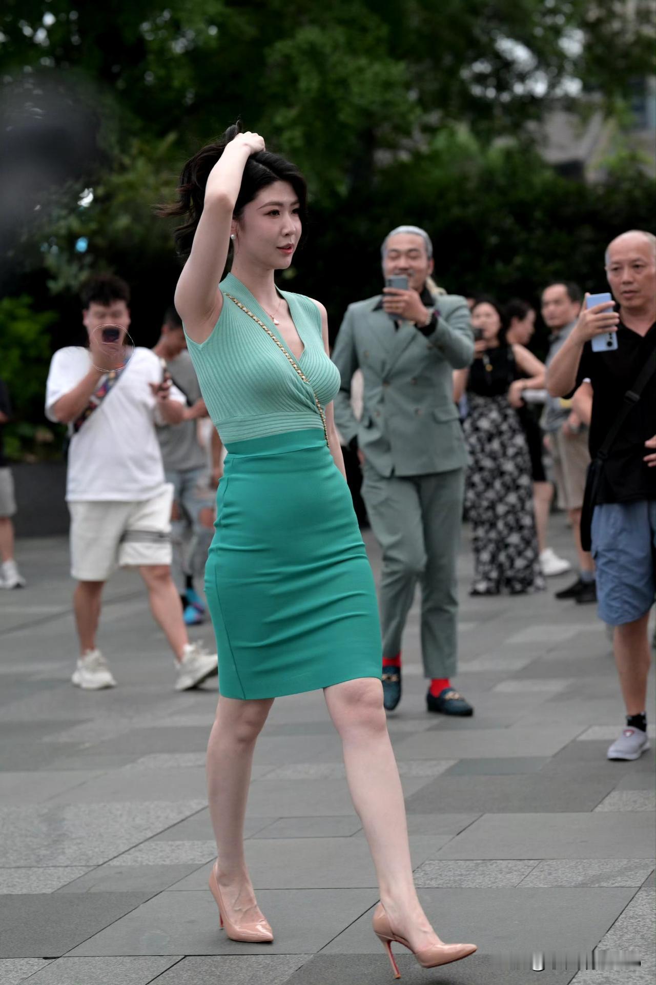 这个颜色在哪都好看，就是不能放头上