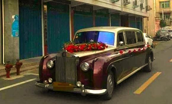 有点夸大了大部分婚庆的劳斯莱斯还是正规的不过我知道青岛产的劳斯那个倒是25万我记