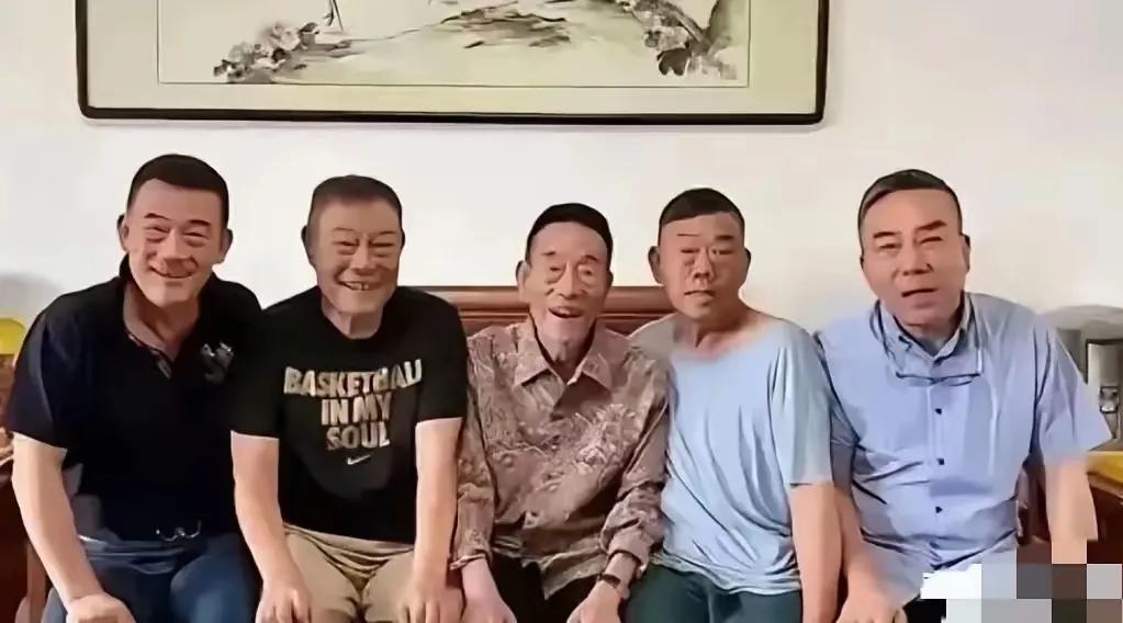 家家有本难念的经，
杨少华虽然儿子多，
彪悍的儿媳妇不少，
日常生活里，吵吵闹闹