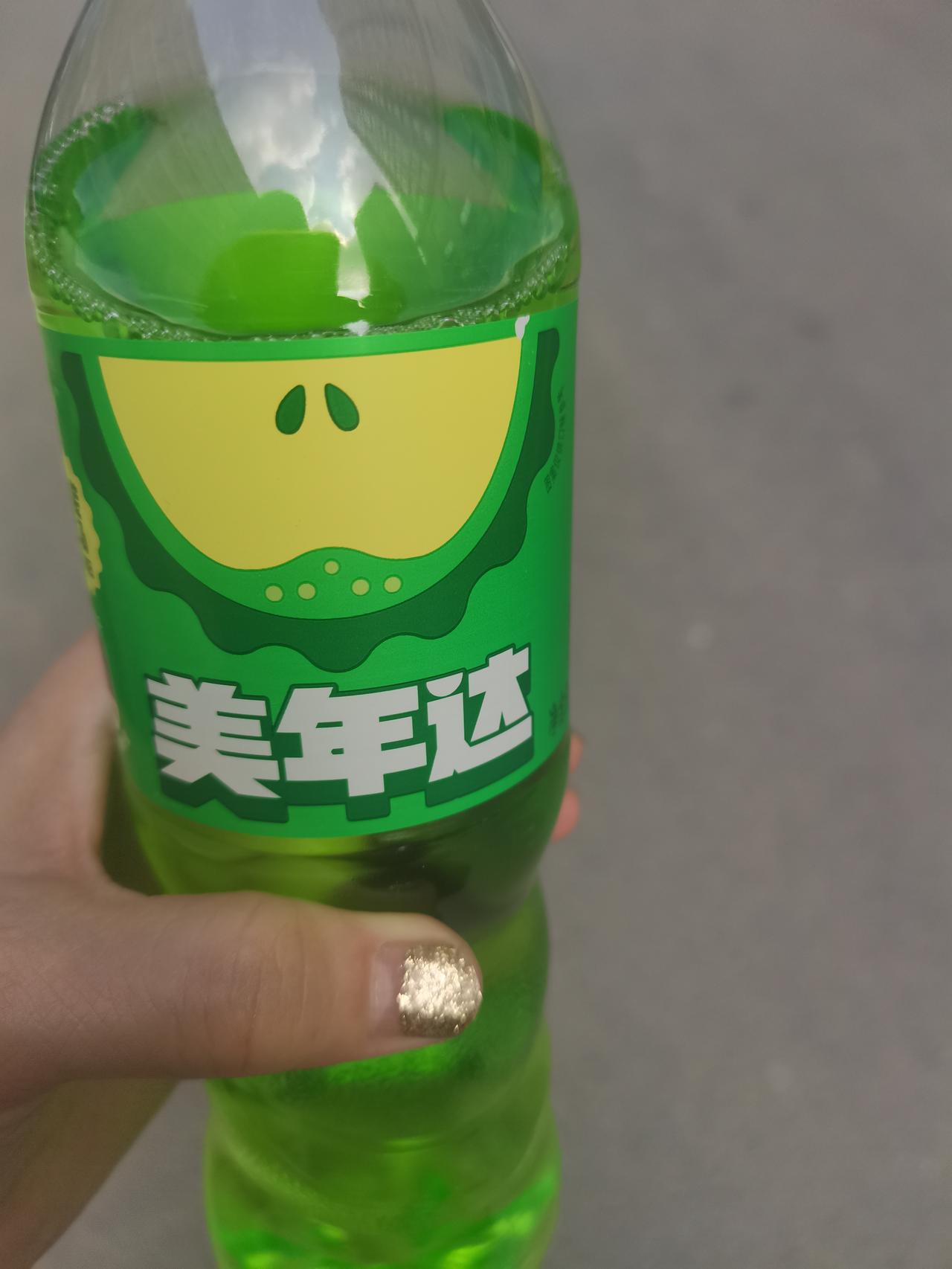 弟弟今早起来奔机场了，最失落的当然是老妈。

这几天，G 哥又张罗了两次，想带弟