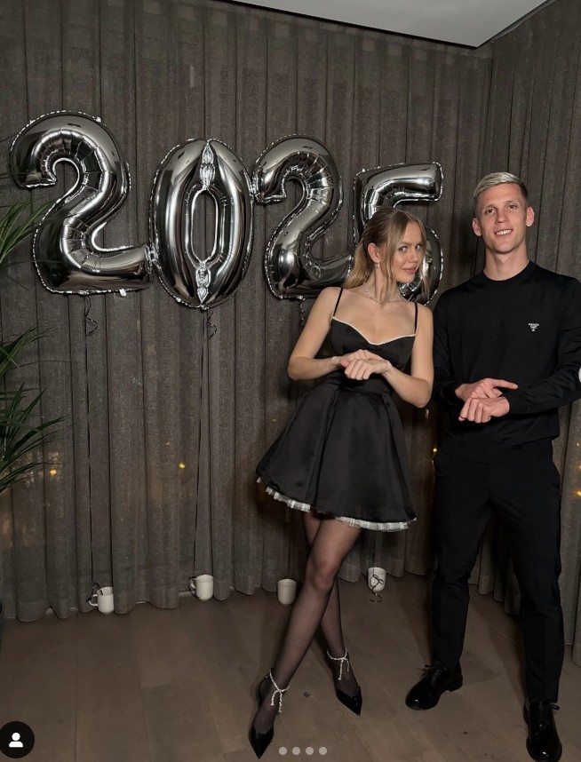 奥尔莫更新动态庆祝新年，亚马尔评论：奥尔莫是巴萨人！北京时间1月1日，西班牙国脚