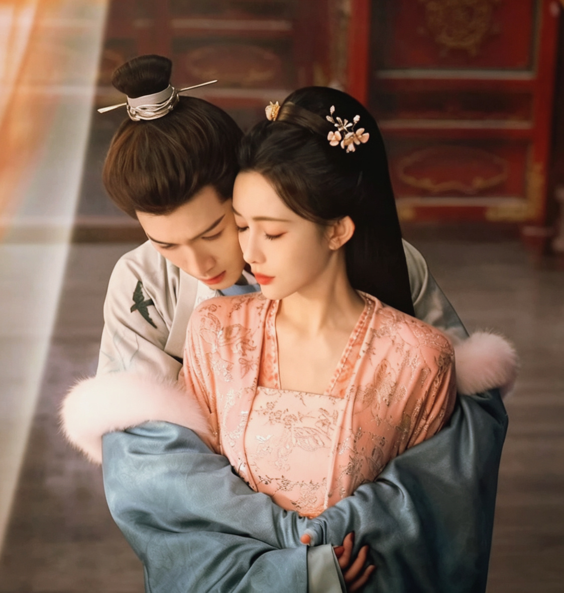 尚公主 昀牵孟绕 尚公主预约量破300万 好喜欢这张啊 脸贴脸背后抱好温柔好缱绻