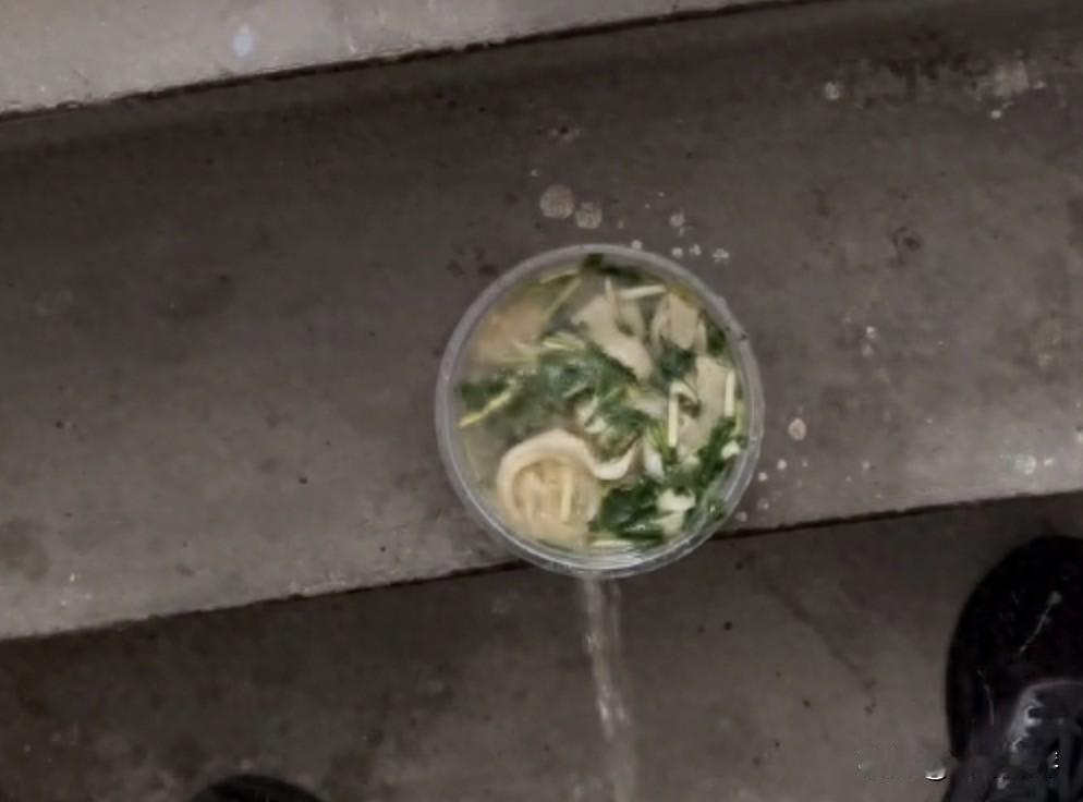 疑似骑手感觉顾客态度不好向外卖里撒尿事件最新后续来了，洛阳警方发布了情况通报，这