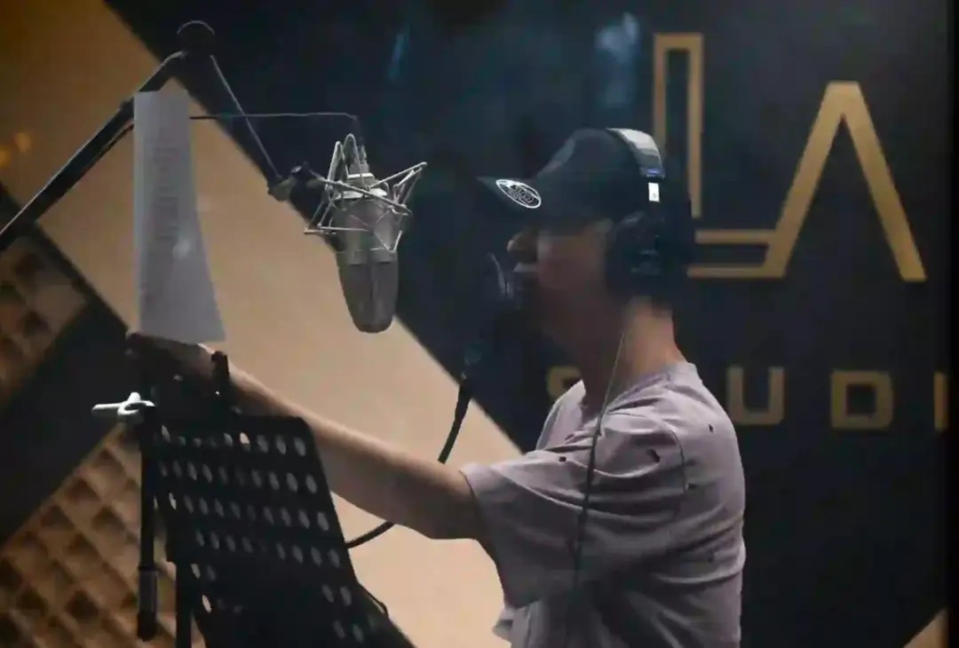 任重孙骁骁合体营业，录音棚录歌，请的是周深黄晓明用过的录音师！ 