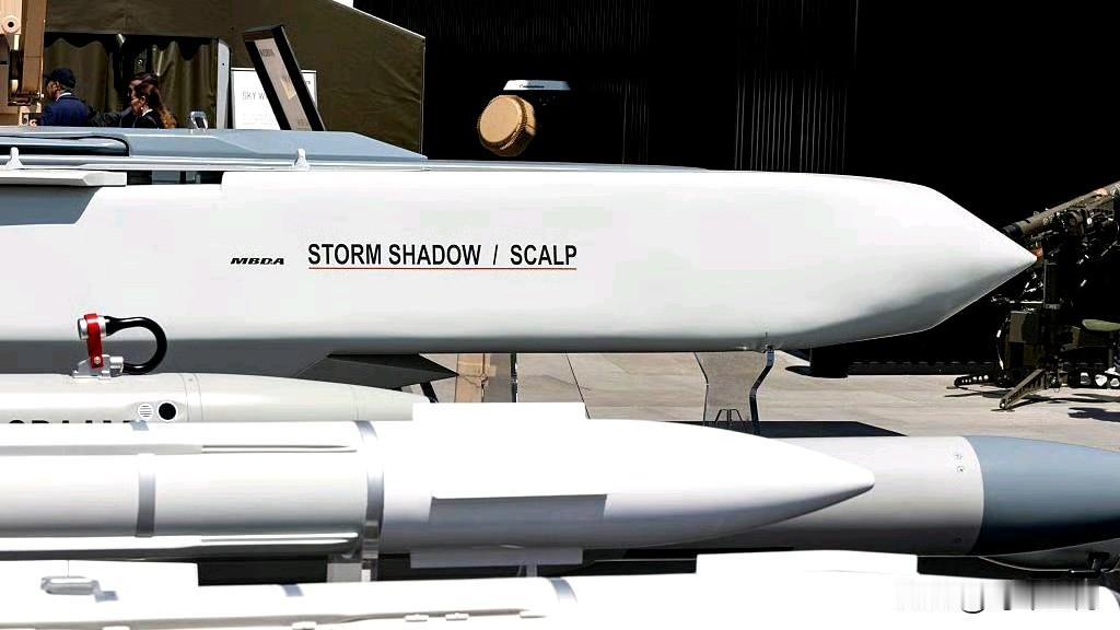 特朗普政府已悄然取消对乌克兰使用西方远程导弹的一项关键限制。乌克兰随即使用英国提