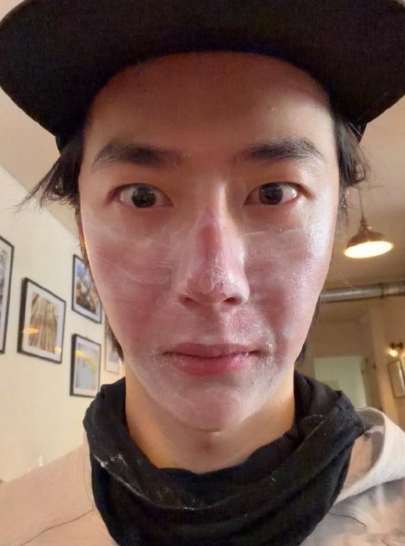 王一博ins素颜自拍王一博ins发自拍了，而且还是纯素颜怼脸的，都保护成这样了还