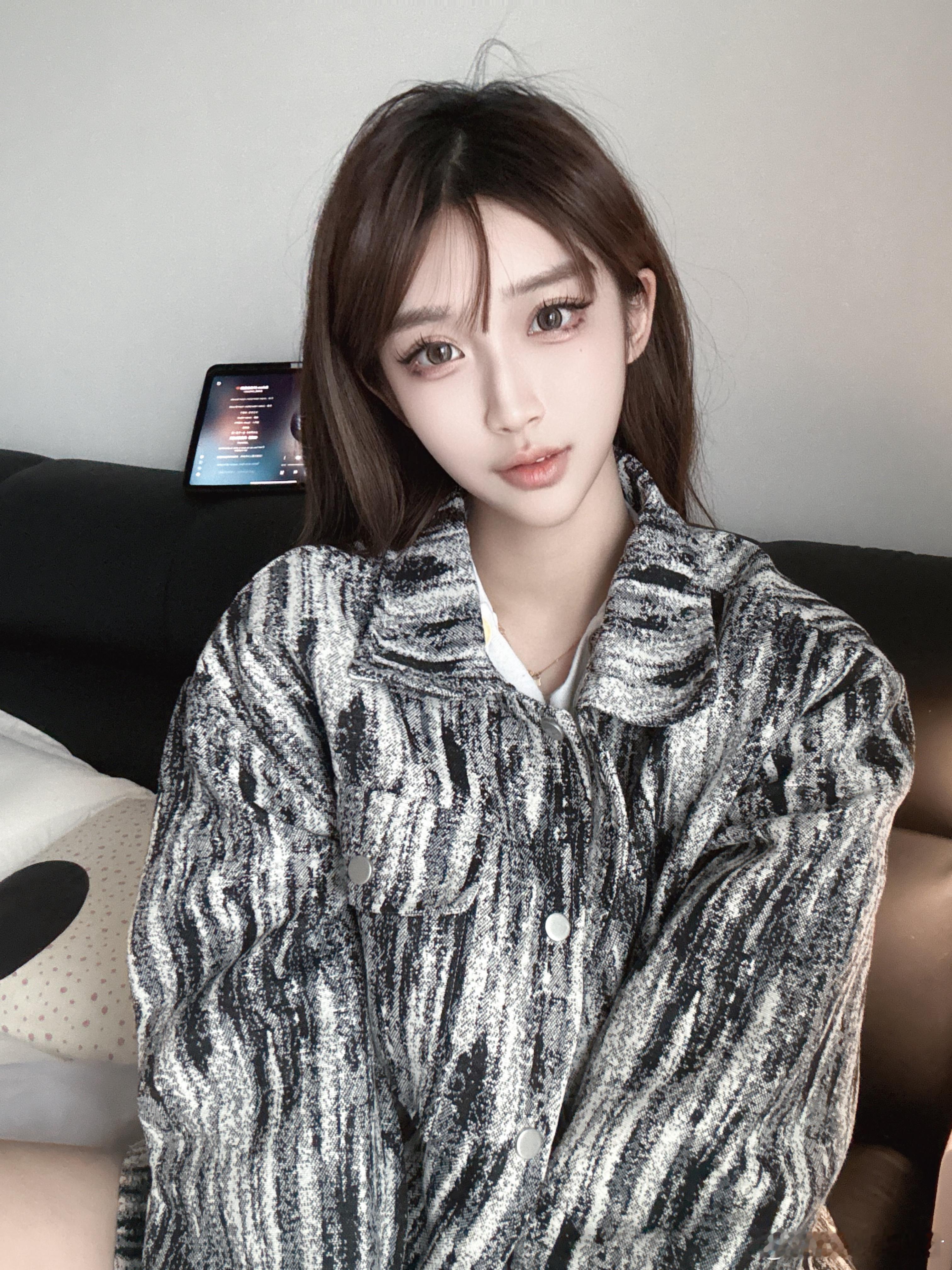 懒狗进化到不是工作照就不拍照[苦涩]#袁袁子[超话]# ​​​