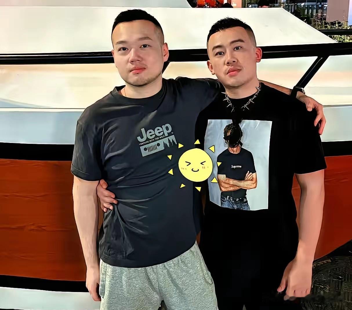 太巧了！大陆男子在丽江偶遇台湾游客，两人一聊祖籍都是浙江桐乡，还都姓费，男子回家
