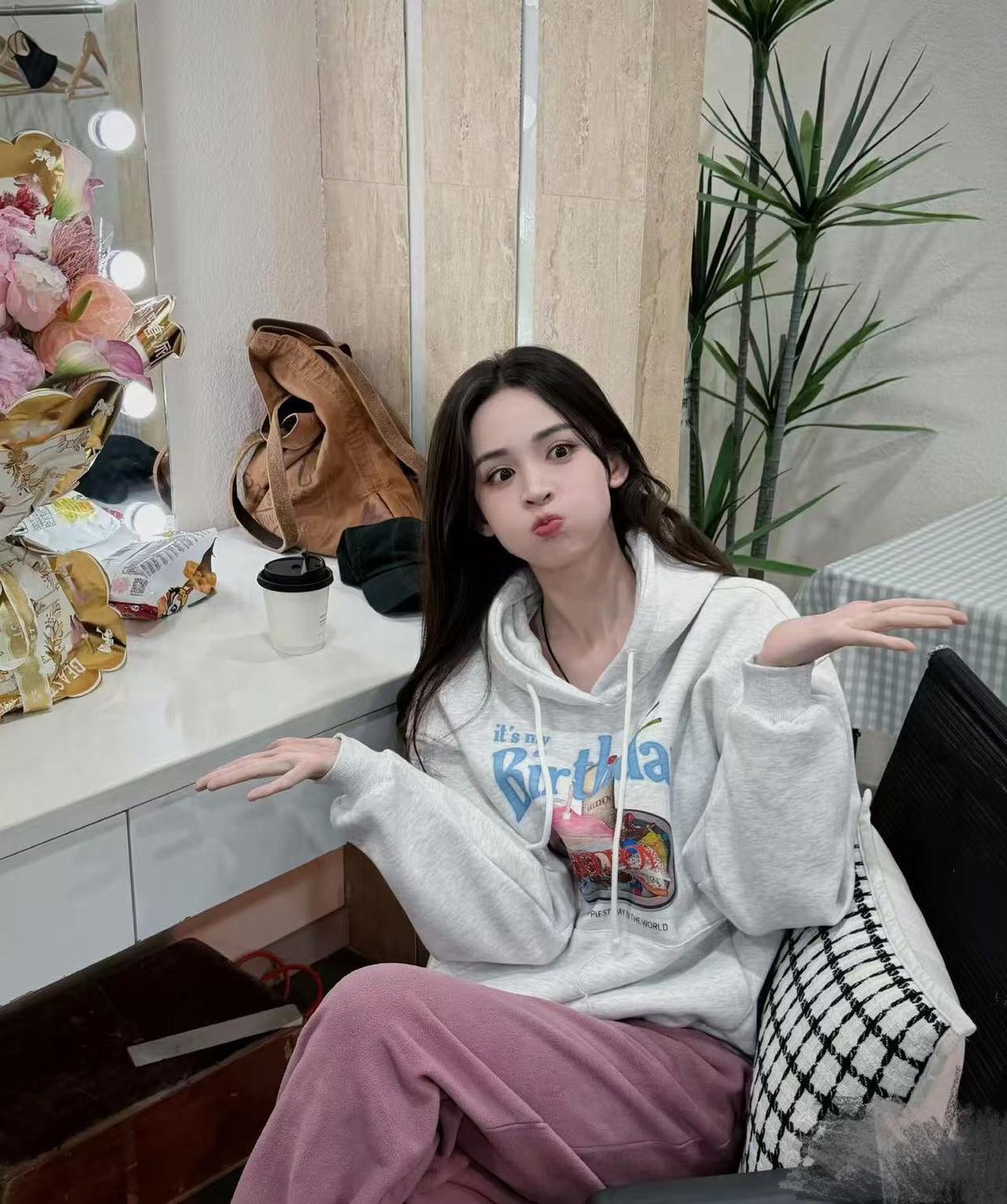 国剧盛典后台偷拍视频流出！刘萧旭一个动作暴露真实关系，全网喊话：求二搭！