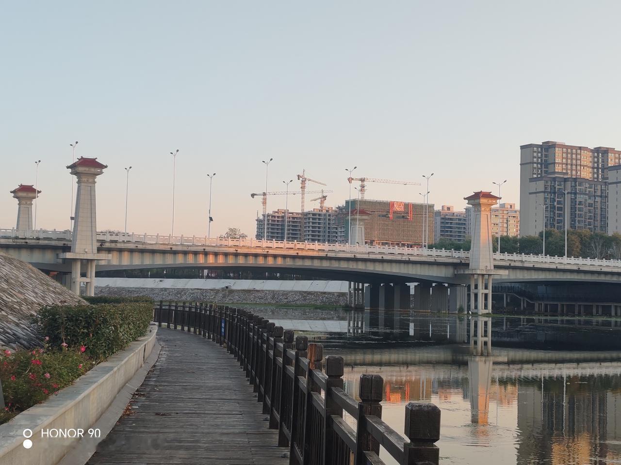 1、教育是点燃火种，不是填满容器。
      2、教育让每个孩子都能被看见、被