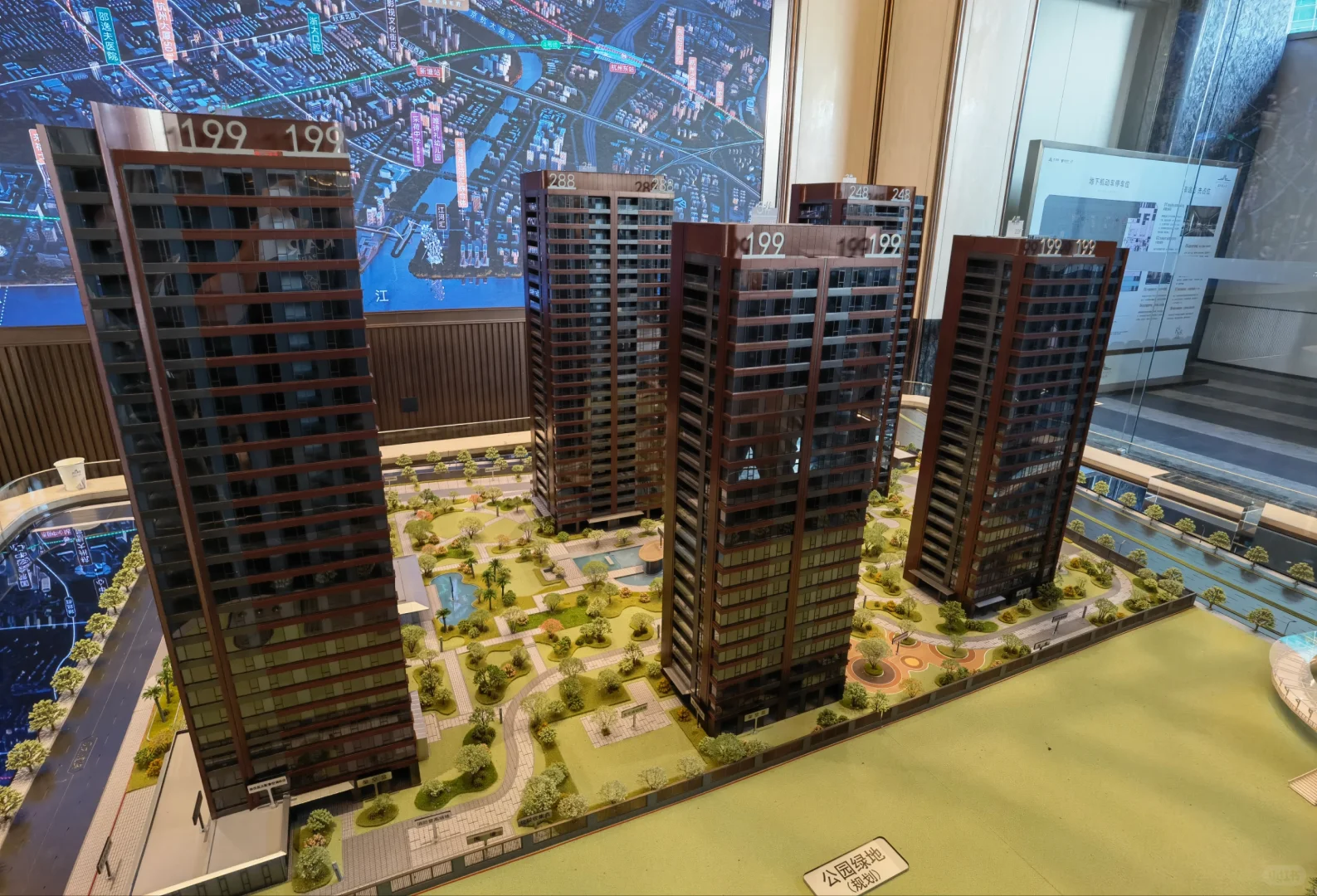 深红立面你爱了吗？短评翡翠锦和府