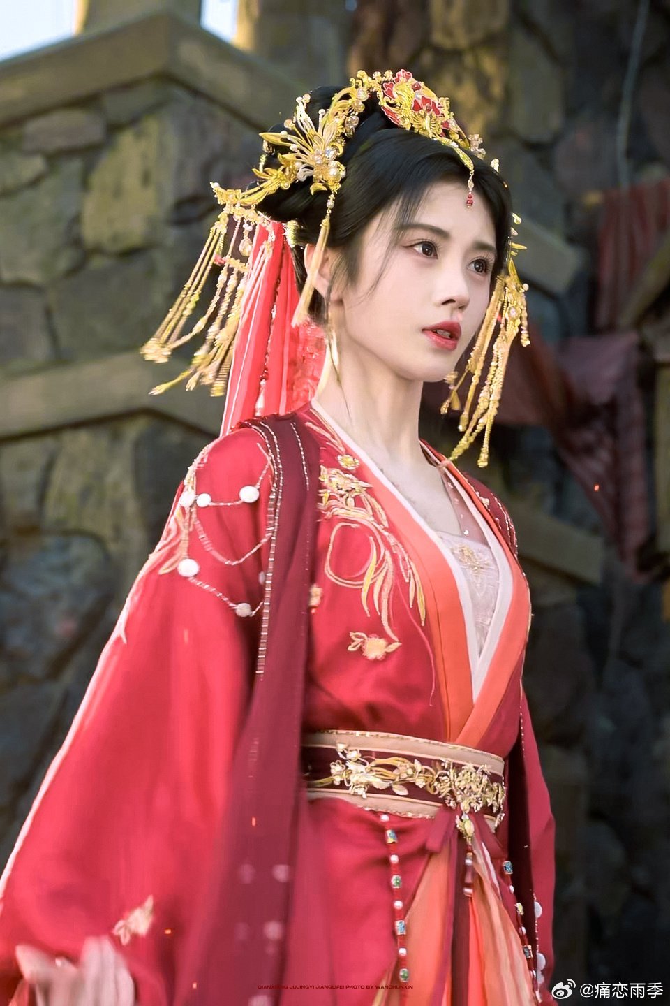 jjy鞠婧祎姜黎非jjy鞠婧祎千香 “花在骄阳下盛开 我的爱永远为你而敞开.”?