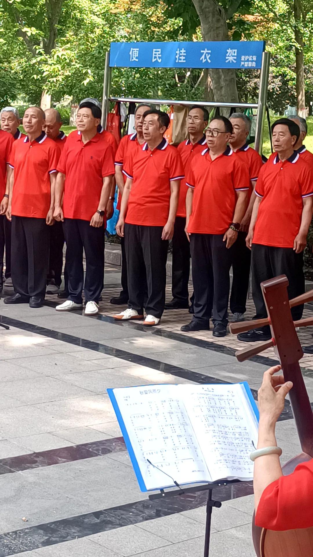 石家庄长安公园端午节歌声
 
端午时节，石家庄长安公园浸润在淡淡艾香里，清风拂过