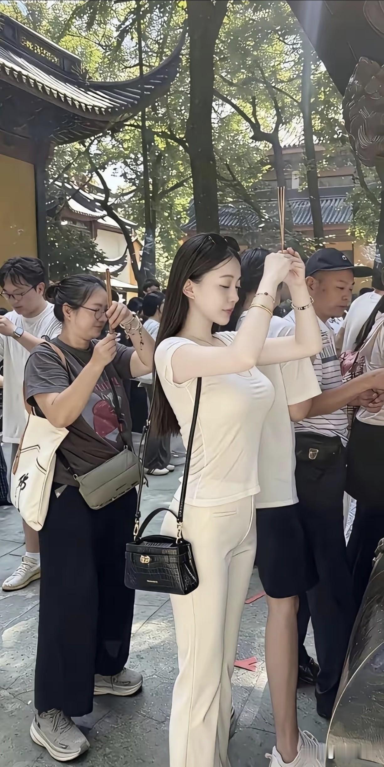 陈果说：“真正能让女人产生生理性喜欢的，并不是男人的身体有多强壮，也不是男人的车