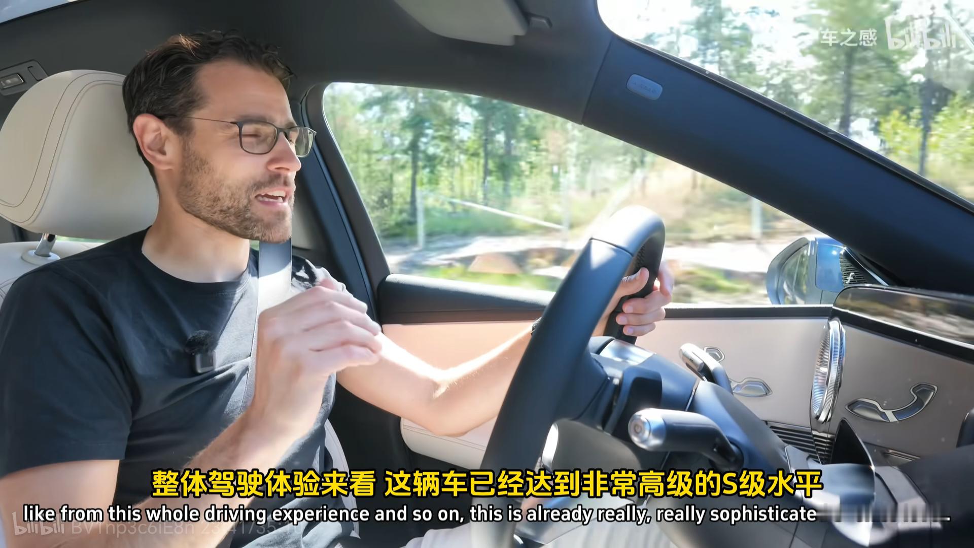 且不论外观和座舱的功能定义，奔驰这代纯电C级在驾驶上的表现，说不定会是有史以来最