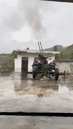 这个大场面真长见识了
防雹，人工增雨全过程！[泣不成声]