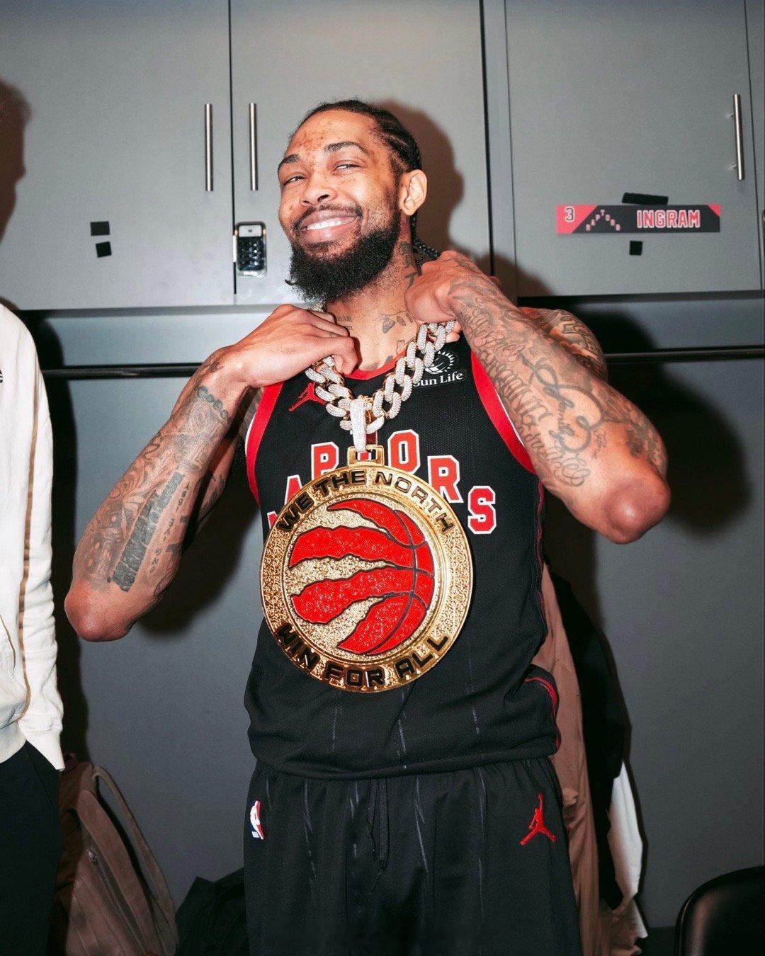 今天的大金链子给了莺歌！英格拉姆