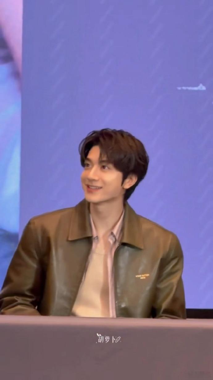 有什么烦恼去签售跟林一说林一这是什么神仙签售现场！冒着星星眼听你倾诉，有求必应超