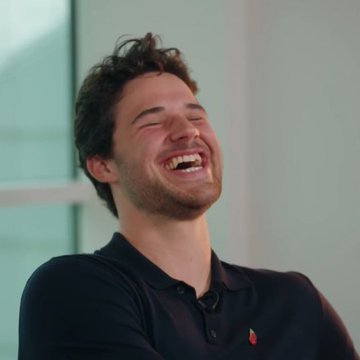 拉门斯接受采访谈及爆炸头球迷我在加盟曼联之前就知道他，我希望我们能在接下来的两场