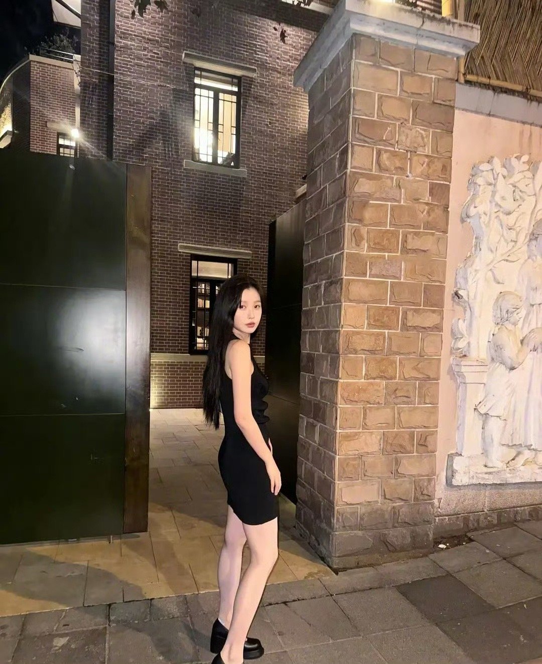 虞书欣今日的营业图，这种风格好看吗？ ​​​