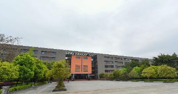 长江师范学院全面解读：报考指南，分数、专业、就业一次说透
今天跟大家聊一所被很多