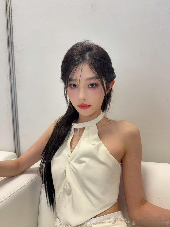 王奕解约王奕发长文  现在SNH48一姐王奕宣布与丝芭传媒解约 ​，啊希望后面越