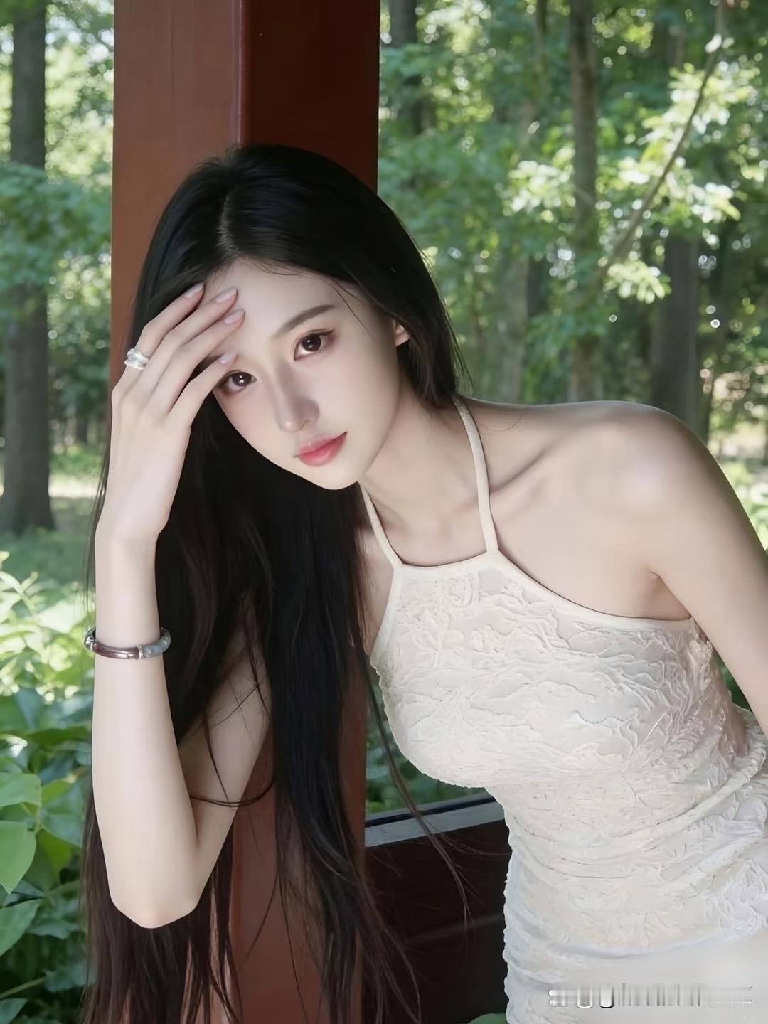 什么样的穿搭可以成为气质女神? 森林中的优雅少女，轻抚发丝，感受自然的宁静与美好