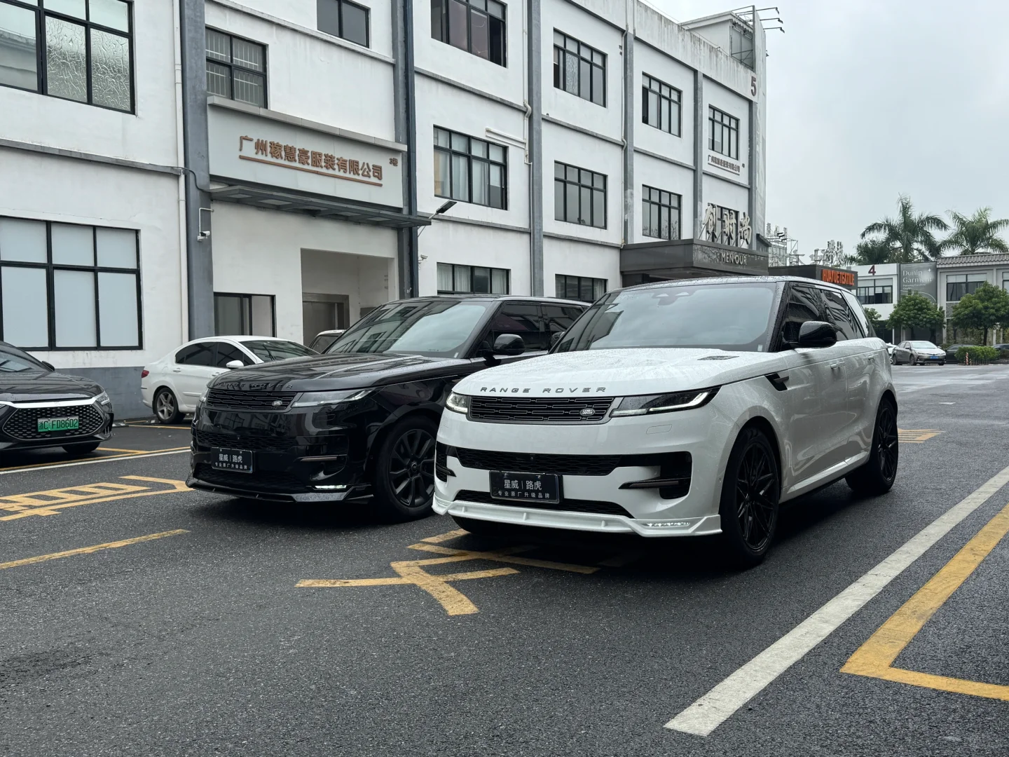 颜值拉满的两台揽运前后包围