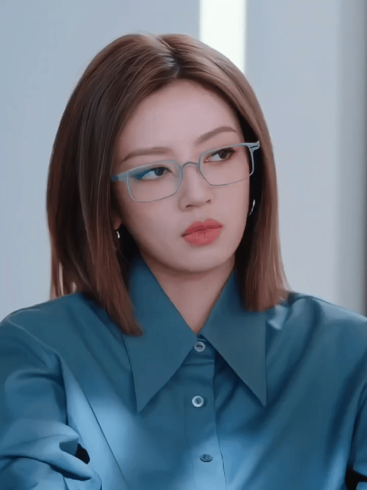 可太喜欢辛特助翻白眼的样子了，劲劲儿的。电视剧年少有为