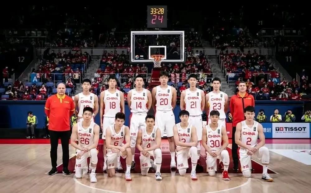 中国男篮73-76不敌日本创88年耻辱，胡金秋尽力，最后一攻看不懂。就目前这套阵