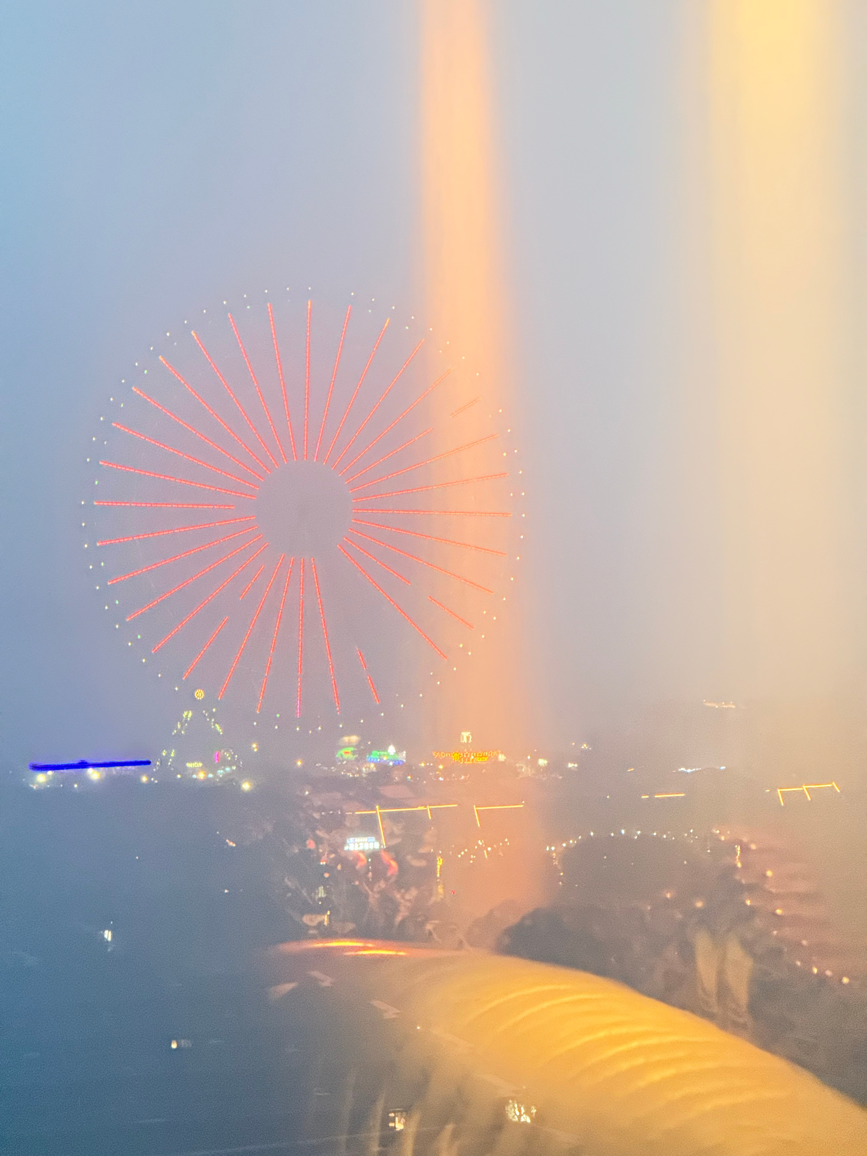 这么大的雨真的好想蜗居 完全只是为了他出门 