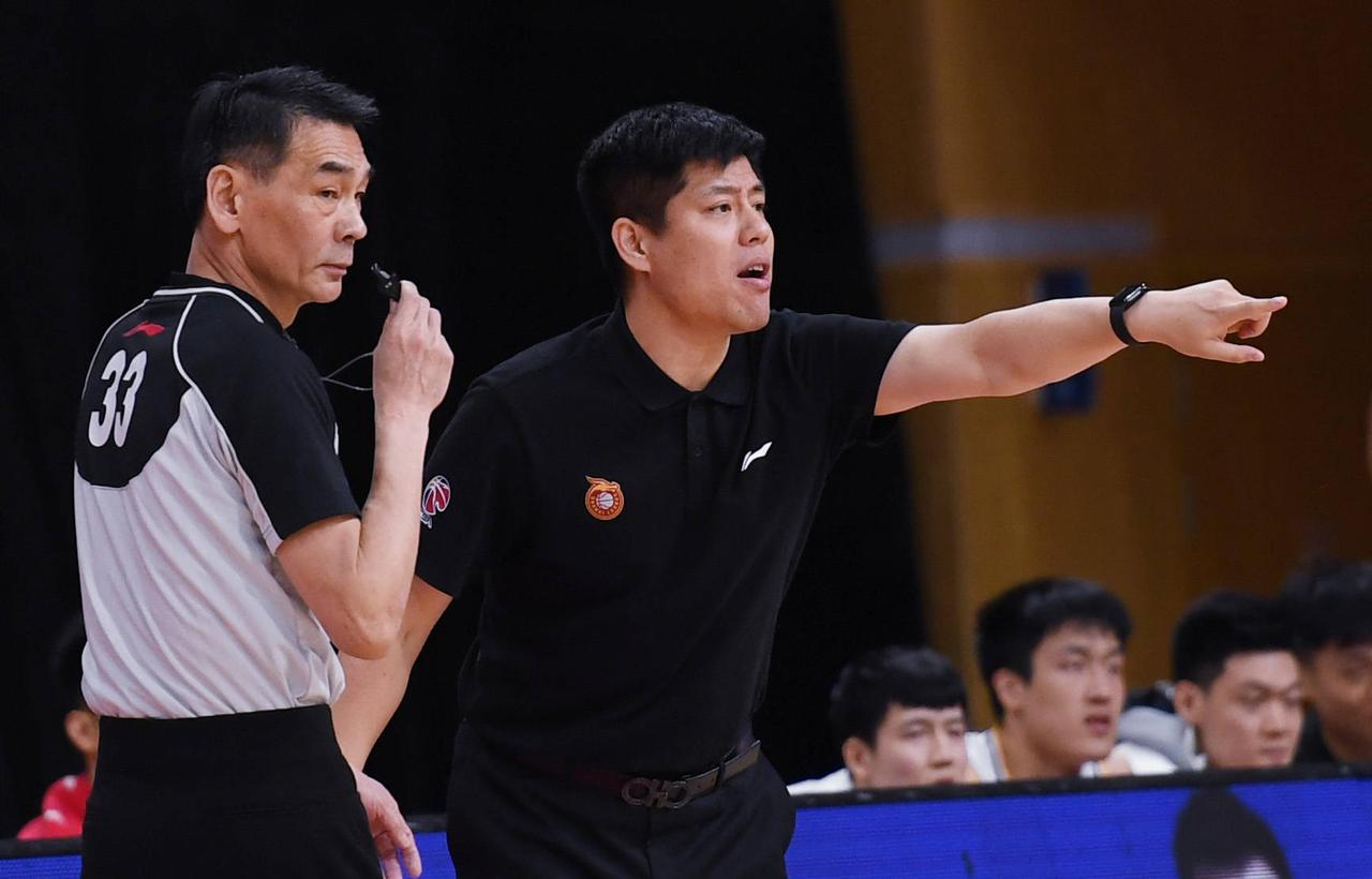 山西男篮或被空场。
因为球迷在主场辱骂裁判且大喊黑哨，CBA联盟在今天对山西男篮