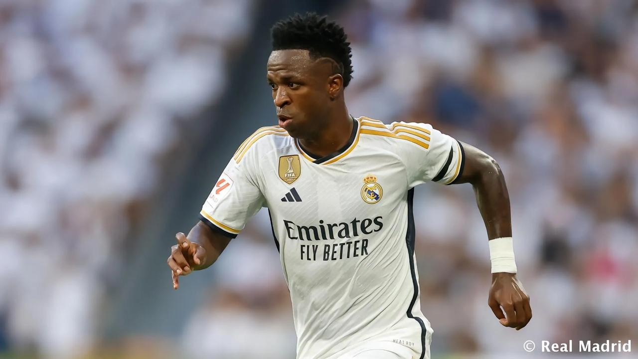 皇马球星维尼修斯将因伤缺席至少两个半月，这意味着本来就伤兵满营尤其锋线板凳深度不