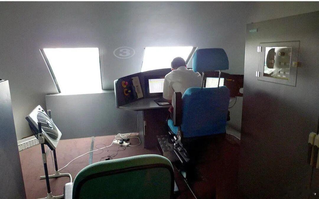 猜猜看这是什么交通工具的驾驶室？[笑而不语] ​​​