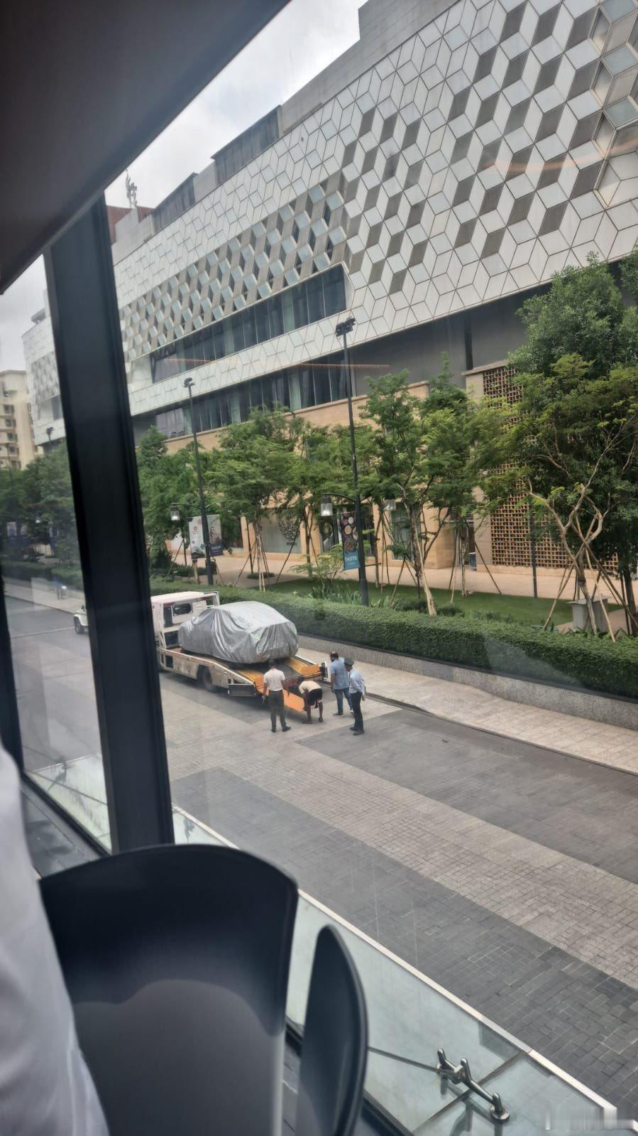特斯拉焕新model y 展车已经到印度孟买了 ​​​