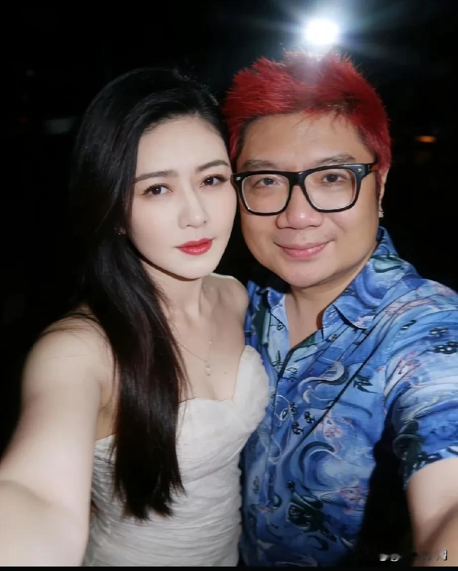 没想到，田海蓉和程青松的关系这么好。

田海蓉早在《关中匪事》时就知道了她，长得