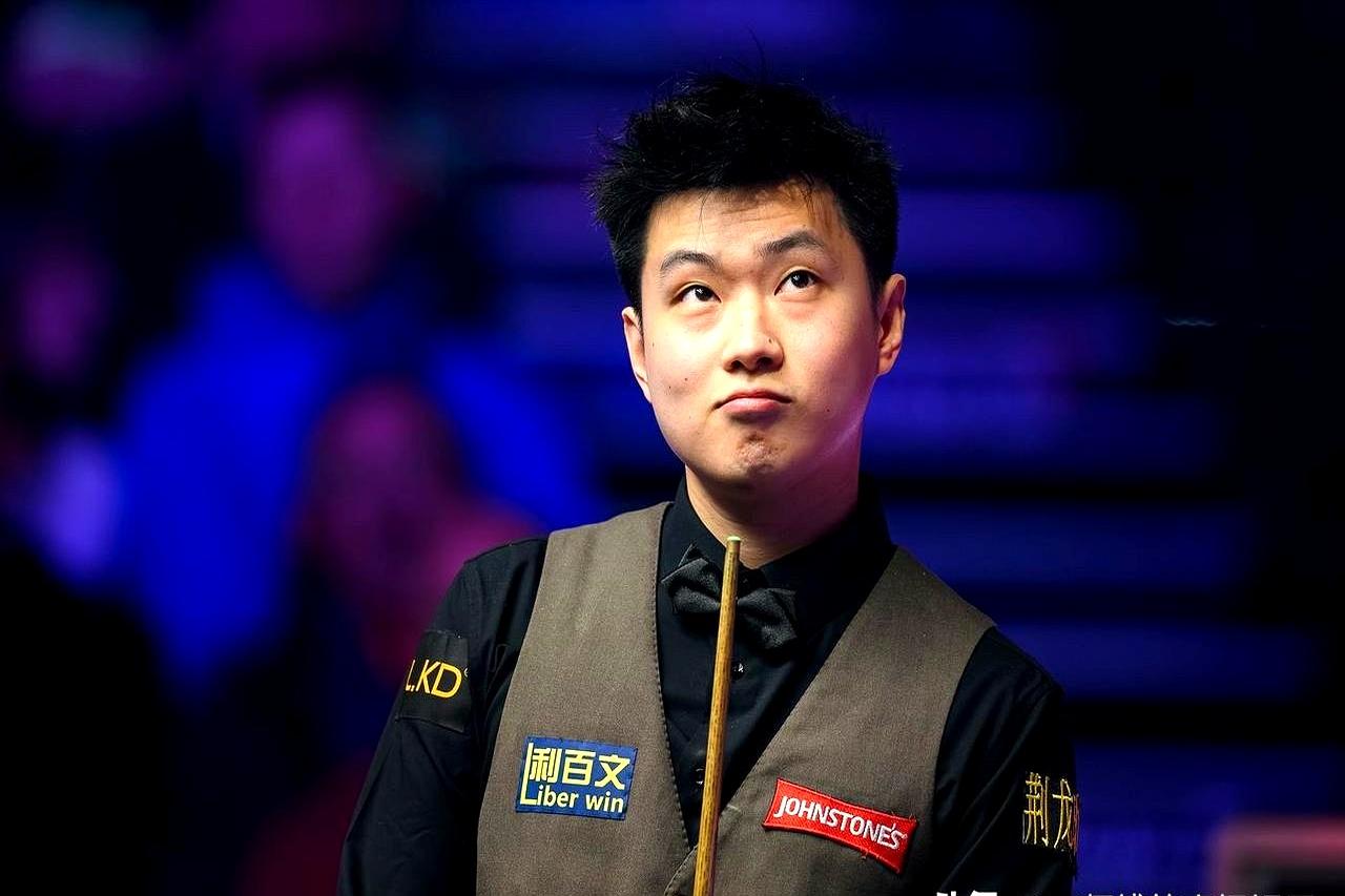 赵心童又倒在希金斯杆下，5比6，还是那口气没续上。
 

领先两赛点，被一颗晕袋