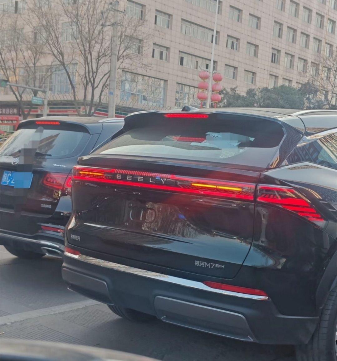 科技赋能出行，生活更自在，吉利银河M7，L2+辅助驾驶+自动泊车，轻松驾驭每段旅