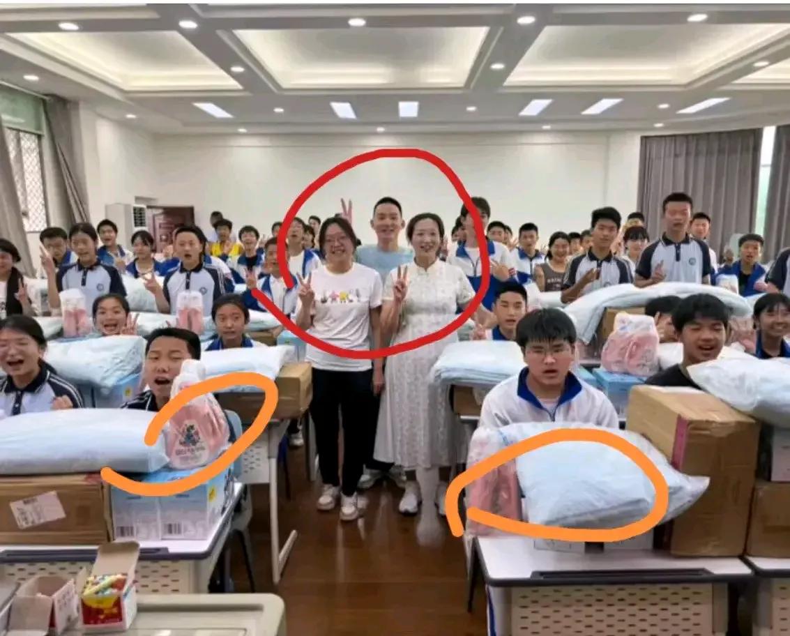 谢浩男一家去做公益又被骂了！

做公益，这是好事呀！为什么又被骂了？说到底就是让