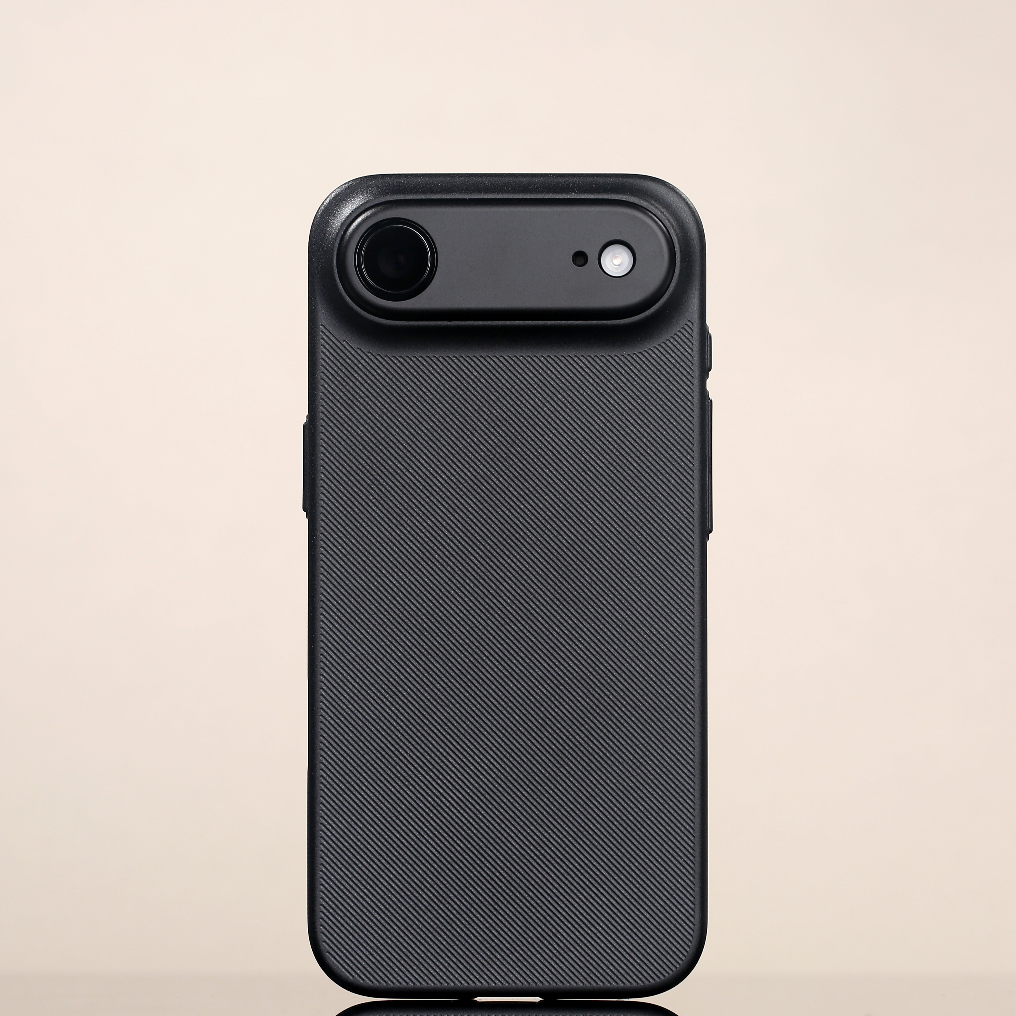 iPhone Air PC 斜隐的大孔黑色补货了哈搭配平嵌镜圈、平嵌镜盖，效果不