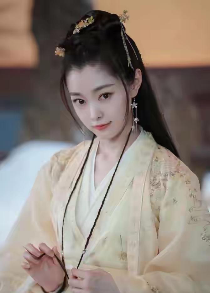 宋轶素颜反差感绝了！
 
《伪装者》于曼丽惊艳到封神，谁能想到宋轶卸了妆这么“普